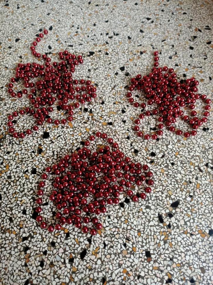 Rode kerstslingers kralenkettingen kerstversiering 3 stuks, Antiek en Kunst, Antiek | Kleden en Textiel, Ophalen of Verzenden