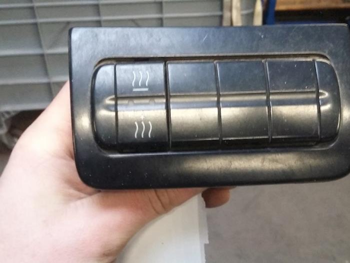 Stoelverwarmings Schakelaar van een Mercedes Vito, Auto-onderdelen, Interieur en Bekleding, Mercedes-Benz, Gebruikt, 3 maanden garantie