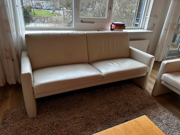 2 lederen banken, samen €250  (Prominent!), Huis en Inrichting, Banken | Bankstellen, Gebruikt, Rechte bank, Tweepersoons, 150 tot 200 cm