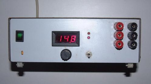 Voeding Regelbaar 7,3 Volt T/M 15 Volt, Hobby en Vrije tijd, Elektronica-componenten, Gebruikt, Ophalen of Verzenden