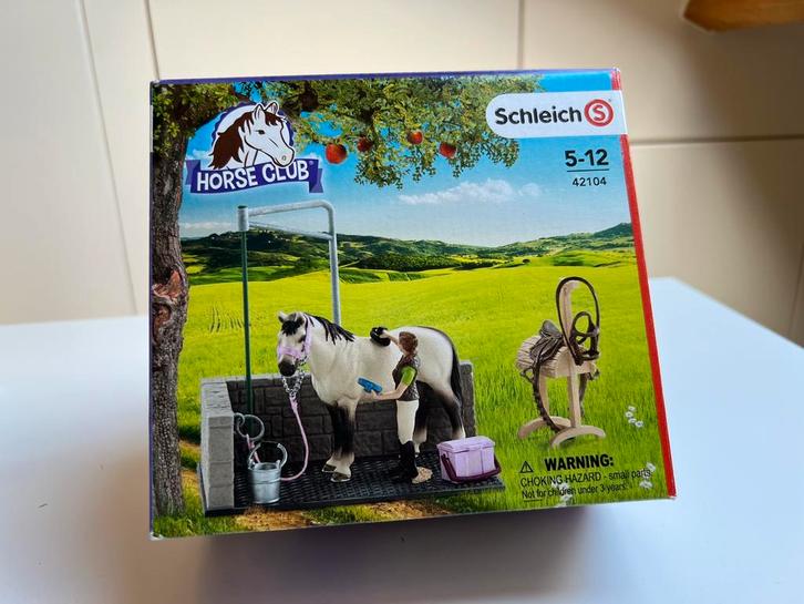 Schleich wasplaats set compleet en met doos 42104, Verzamelen, Dierenverzamelingen, Zo goed als nieuw, Beeldje of Figuurtje, Paard