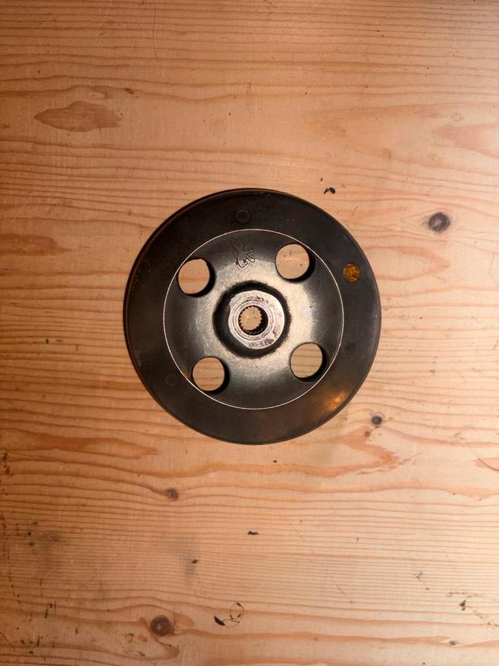 Peugeot vivacity koppelingshuis, Fietsen en Brommers, Brommeronderdelen | Algemeen, Zo goed als nieuw, Overige typen, Ophalen