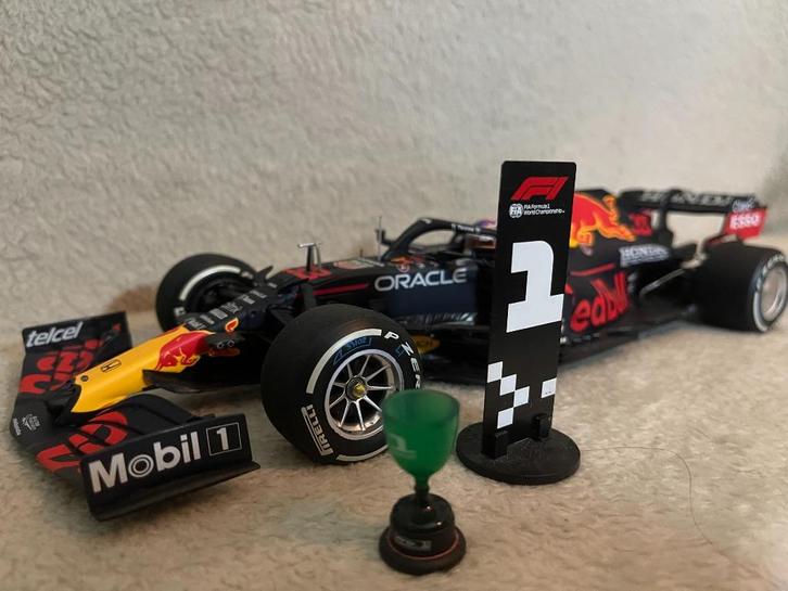 Max Verstappen Red Bull Formule 1 1/18 Editie 70, Verzamelen, Automerken, Motoren en Formule 1, Zo goed als nieuw, Formule 1, Ophalen of Verzenden