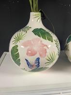 Grote witte aardewerk bolvaas met vlinders, bloemen,bladeren, Ophalen, Wit, Aardewerk of Porselein, Zo goed als nieuw