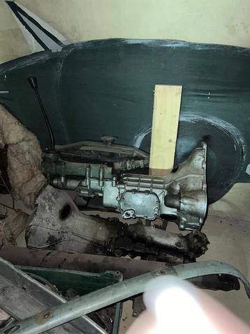 Heel veel MORRIS MINOR onderdelen divers beschikbaar voor biedingen