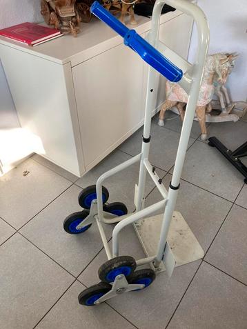 Steekwagens traploper en gewone met harde wielen  beschikbaar voor biedingen