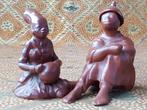 Man en vrouw mooie oude beeldjes uit Afrika van aardewerk.