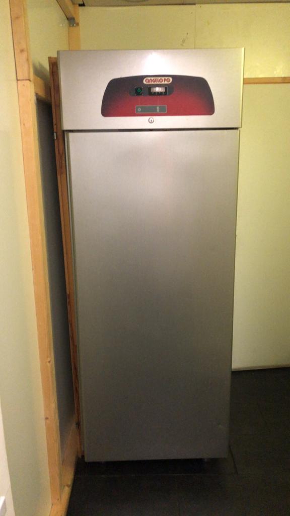 Vriezer, 200 liter of meer, 60 cm of meer, Zo goed als nieuw, Met vriesvak