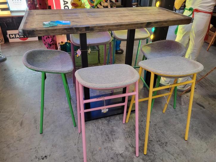 DeVorm barkrukken, roze, gele, groene, paarse en blauw/groen, Huis en Inrichting, Barkrukken, 60 tot 90 cm, Kunststof, Metaal