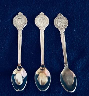 3x Wilhelmina muntlepeltje € 6 p/s of € 15 in 1 koop beschikbaar voor biedingen