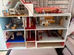 Antiek poppenhuis met veel meubeltjes en porselein service, Ophalen, Gebruikt, Poppenhuis