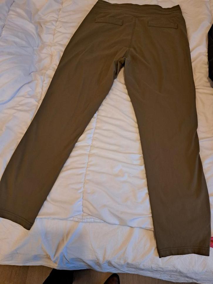 Studio Anneloes Stair down trousers maat M, legergroen, zgan, Kleding | Dames, Broeken en Pantalons, Zo goed als nieuw, Groen