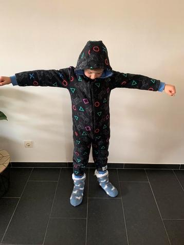 Onesie PlayStation maat 128 7/8 jaar beschikbaar voor biedingen