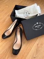 Prada pumps met peeptoe en sleehak, Ophalen of Verzenden, Zwart, Pumps