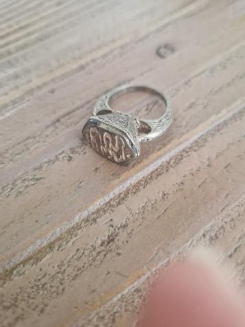 Antieke, Tibetaanse ring met sponskoraal. Maat 17.5. beschikbaar voor biedingen