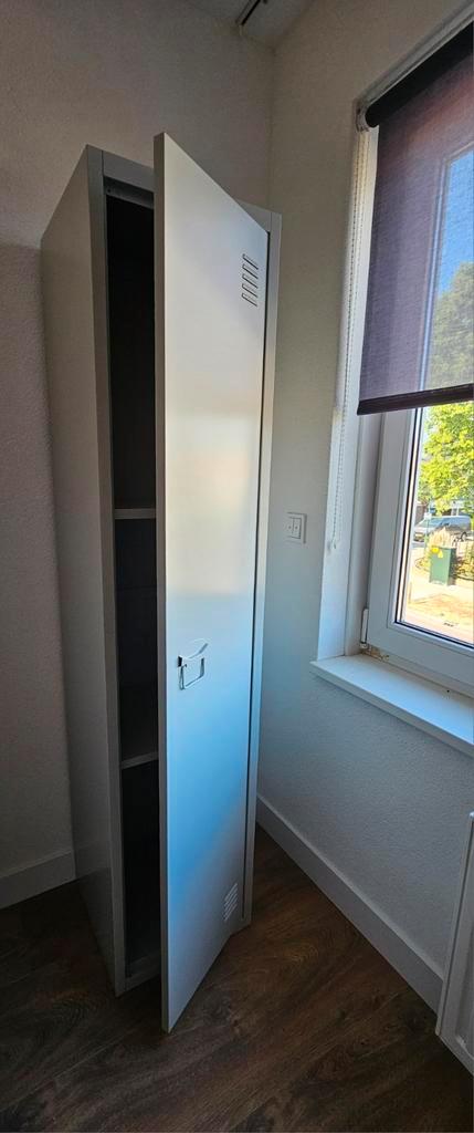 Stoere Lockerkast! Z.G.A.N.  voor 28 nov 16.00. = 60 euro, Huis en Inrichting, Kasten | Lockerkasten, Zo goed als nieuw, Ophalen