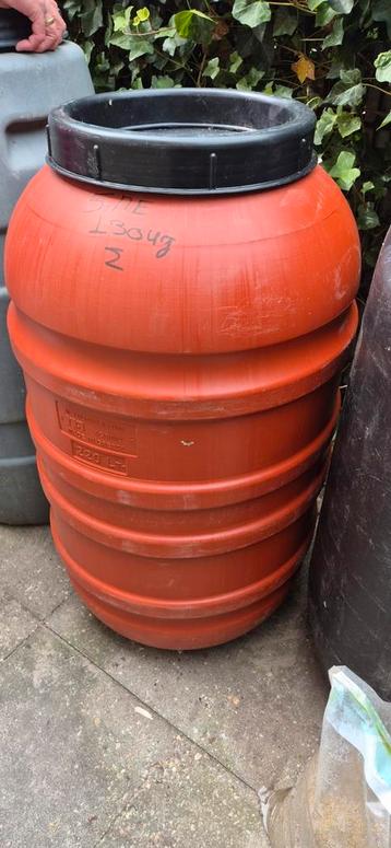 regentonnen / container / bewaartonnen 220 liter beschikbaar voor biedingen