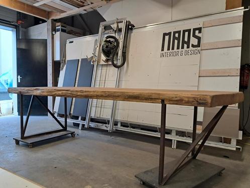 Eiken boomstamtafel tafel 3100x800x778, Huis en Inrichting, Tafels | Eettafels, Nieuw, 200 cm of meer, Vijf personen of meer, Rechthoekig