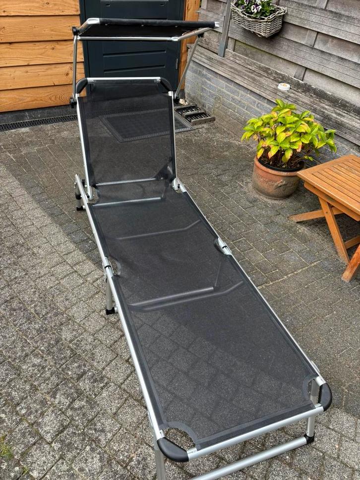 Comfortabel ligbed met verstelbare rugleuning & zonnescherm, Caravans en Kamperen, Kampeeraccessoires, Zo goed als nieuw, Ophalen