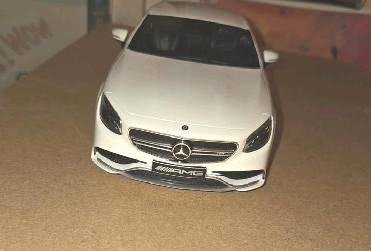 MERCEDES-BENZ AMG S63 Coupe V12 Dealer edition GT-SPIRIT, Hobby en Vrije tijd, Modelauto's | 1:18, Zo goed als nieuw, Auto, Overige merken