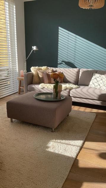 Mooie hocker 77 X 88 x 40 taupe kleur
