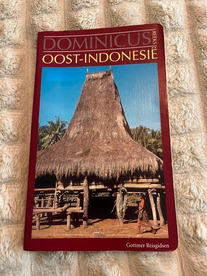 Leon Peterse - Oost-Indonesie, Boeken, Reisgidsen, Zo goed als nieuw, Reisgids of -boek, Europa, Overige merken, Ophalen of Verzenden