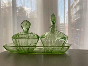 Prachtige vintage set van uraniumglas beschikbaar voor biedingen