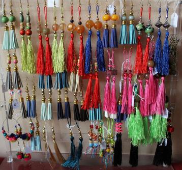 oorbellen muntjes kraaltjes kwasten bohemian hippie chic beschikbaar voor biedingen