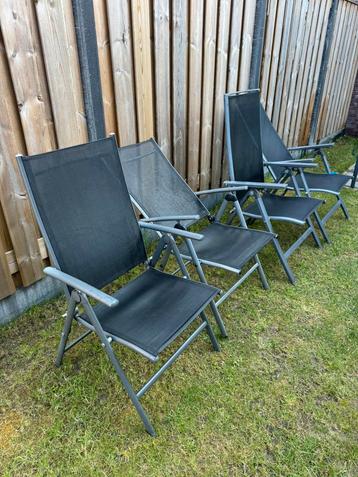 4 Tuinstoelen beschikbaar voor biedingen