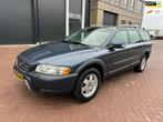 Volvo XC70 2.4 D5 AUT/NAVI/APK/AWD/LEDER/DEALERONDERHOUDEN, Auto's, Volvo, Automaat, 1694 kg, Zwart, 193 €/maand