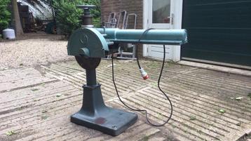 Radiaalzaag/afkortzaag beschikbaar voor biedingen
