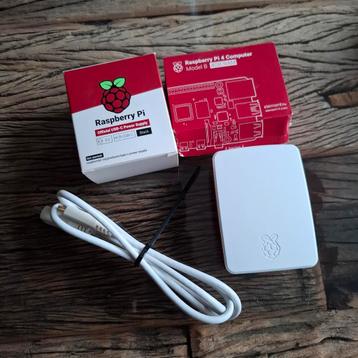 Raspberry Pi 4 4Gb incl adapter, case en hdmi kabel beschikbaar voor biedingen