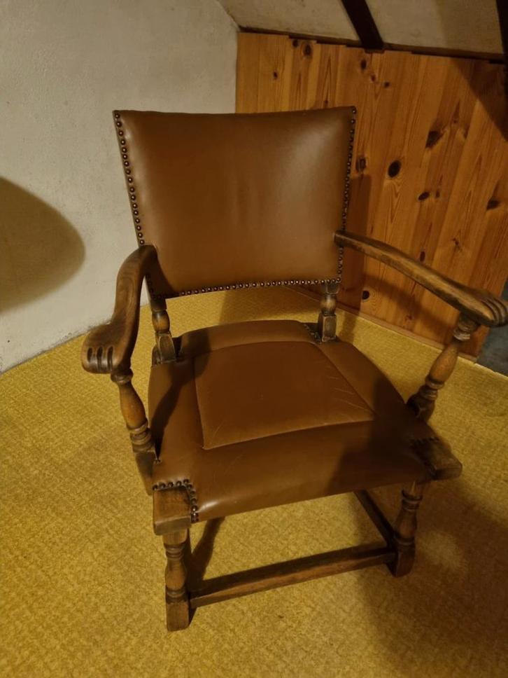 Kloosterstoel met leren bekleding, Antiek en Kunst, Antiek | Meubels | Stoelen en Banken, Ophalen