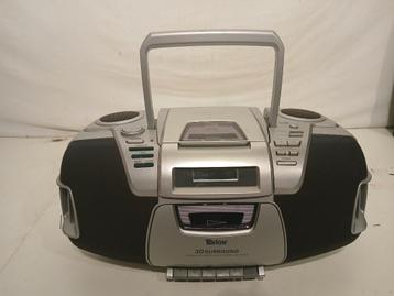 Radio met surround sound, cd speler en cassette beschikbaar voor biedingen