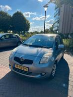 Toyota Yaris 1.3 VVTi MMT Automaat/Airco 3-Deurs Grijs, Auto's, 750 kg, 4 cilinders, Origineel Nederlands, Yaris
