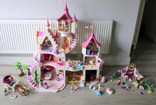 super gaaf kasteel 70447 geheel ingericht, koets paardrijles, Kinderen en Baby's, Speelgoed | Playmobil, Zo goed als nieuw, Complete set