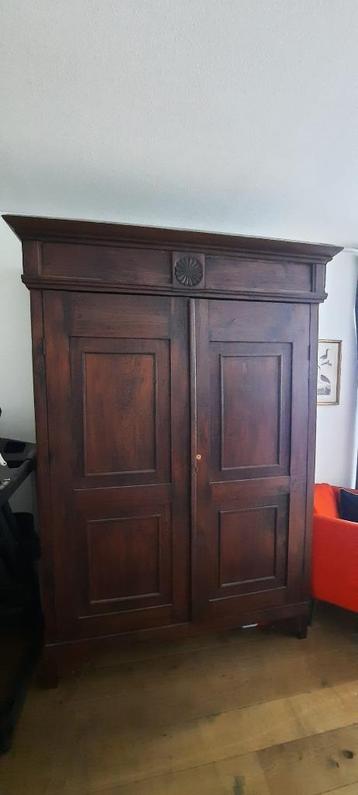 Grote massieve teakhouten buffet- / jagerskast. beschikbaar voor biedingen