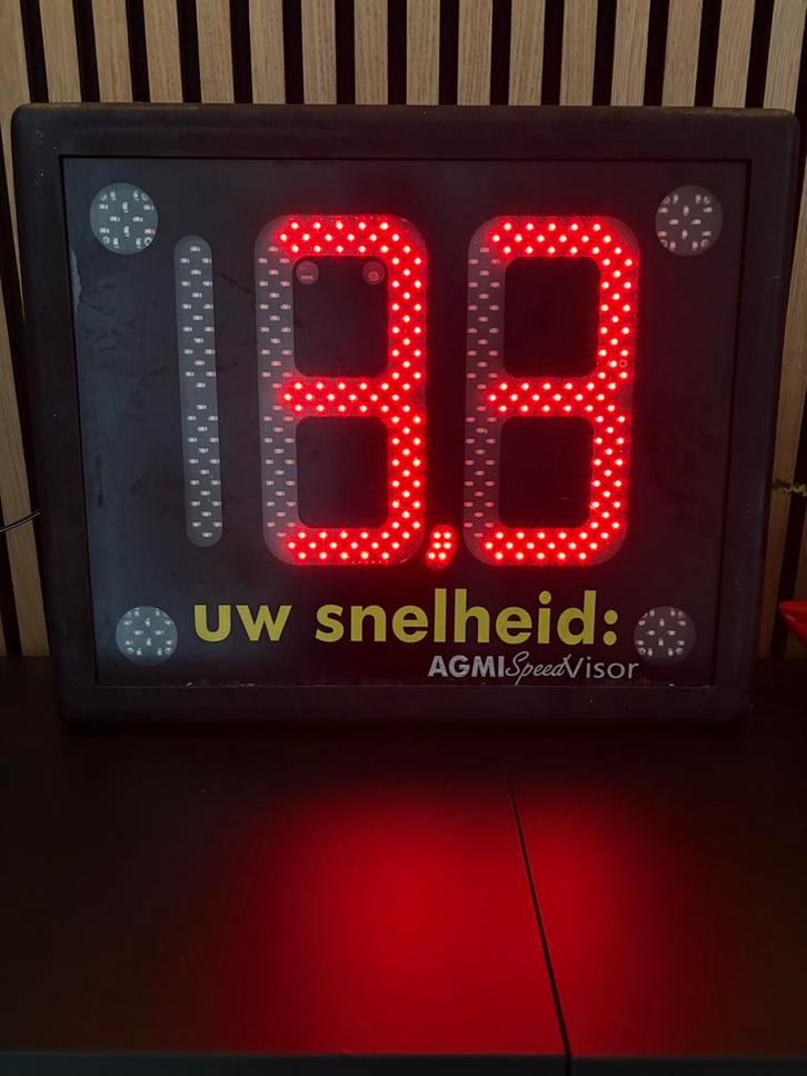 Snelheidsmeter van AGMISpeed Visor, Verzamelen, Merken en Reclamevoorwerpen, Zo goed als nieuw, Lichtbak of (neon) lamp, Verzenden