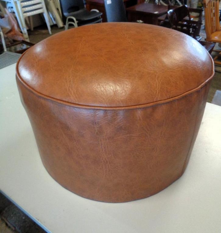 Ronde bruin leren poef, Huis en Inrichting, Banken | Voetenbanken en Poefen, Gebruikt, Minder dan 50 cm, Minder dan 50 cm, Rond