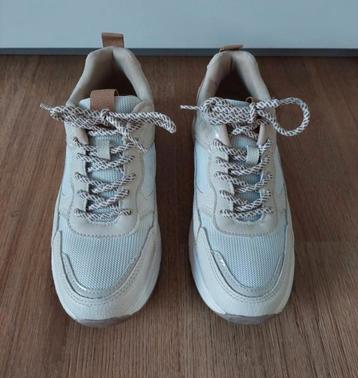 Beige Sneakers - Maat 38 - Zo goed als nieuw in doos beschikbaar voor biedingen