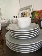 Servies - Borden, Kopjes, Schotels - Wit met Lijnen, Huis en Inrichting, Keuken | Servies, Ophalen, Zo goed als nieuw, Effen, Porselein