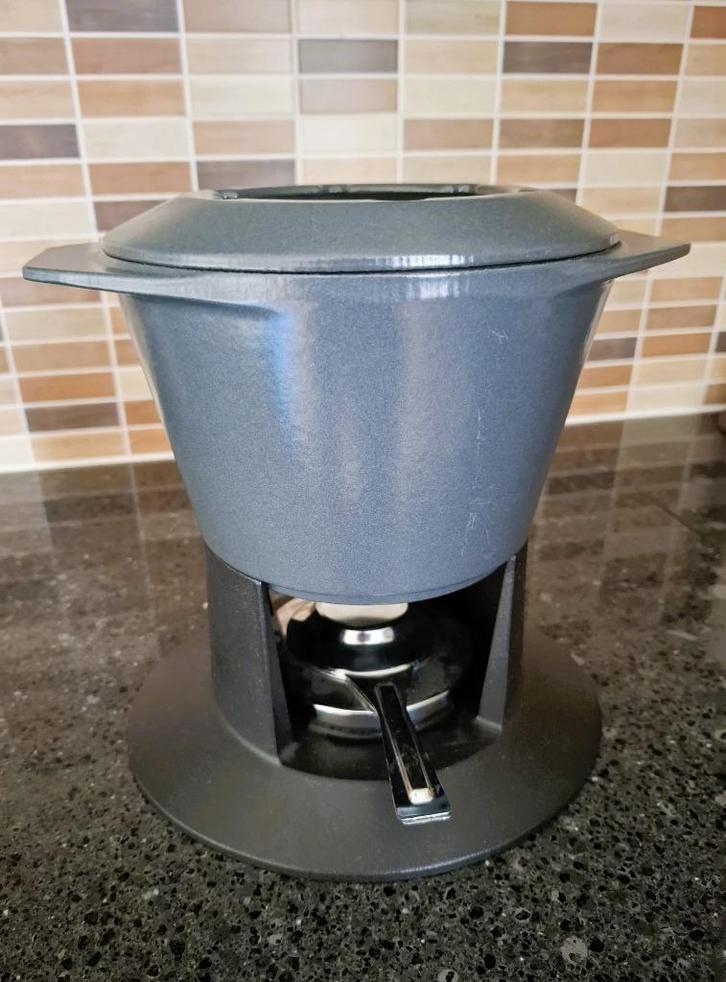 Le Creuset Fonduepan, Huis en Inrichting, Keuken | Potten en Pannen, Nieuw, Koekenpan of Braadpan, Gietijzer, Inductieplaat, Keramische plaat