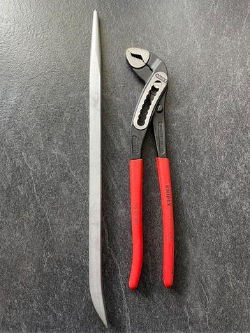 Bahco koevoet en knipex waterpomp tang beschikbaar voor biedingen