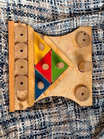 Houten Speelgoed Geometrische Vormen beschikbaar voor biedingen