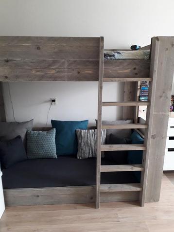 Halfhoog slaper met (bed)bank beschikbaar voor biedingen
