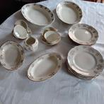 Mosa Maastricht serviesdelen met gouden bies en bloemetjes, Ophalen of Verzenden