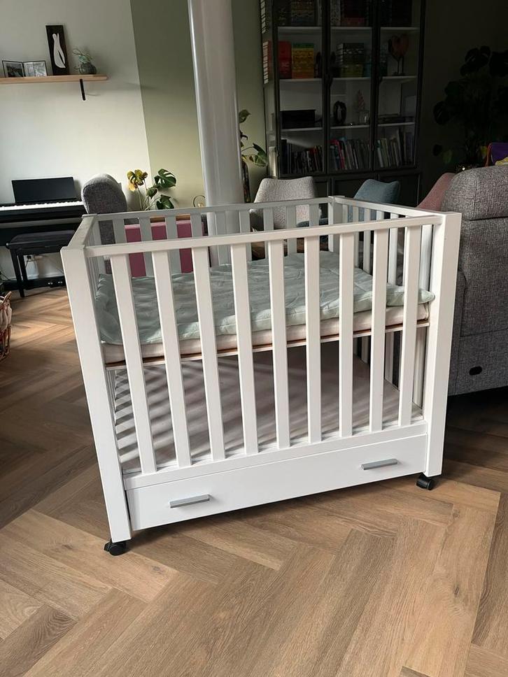 Bopita Box met lade en wieltjes - Nette staat!, Kinderen en Baby's, Boxen, Gebruikt, Rechthoekig, In hoogte verstelbaar, Boxkleed