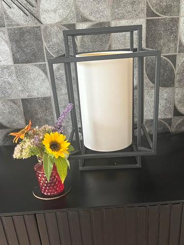 Moderne Stalen lampen beschikbaar voor biedingen