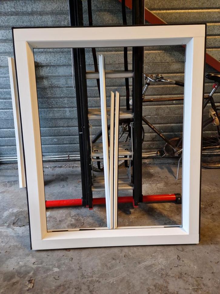 Kunststof Raamkozijn - Gebruikt, Doe-het-zelf en Verbouw, Kozijnen en Schuifpuien, Gebruikt, Raamkozijn, Kunststof, 75 tot 150 cm