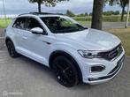 Volkswagen T-Roc 2.0 TSI 4Motion R-Line I Panodak I Camera I, Auto's, Volkswagen, Automaat, Stof, Gebruikt, Zwart